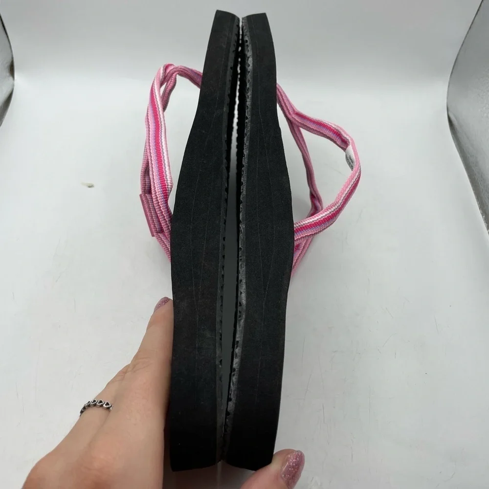 L.L Bean women’s pink strappy thong sandals size 8